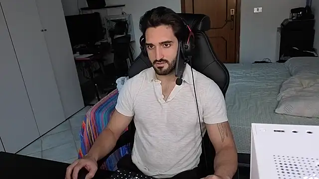 Al3xox02 online show from April 3, 4:04 pm