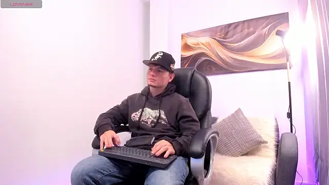 Leoo Miller online show from November 25, 3:52 am