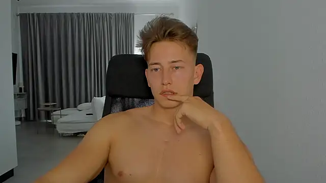 Snapshot of find0m_master chatting on October 10, 3:06 pm find0m master online show from October 10, 3:06 pm