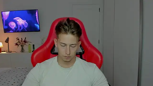 Snapshot of find0m_master chatting on October 18, 3:17 pm find0m master online show from October 18, 3:17 pm