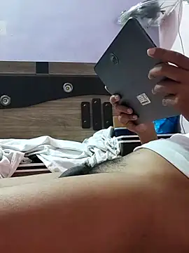 Snapshot of vickymtrb chatting on October 28, 7:27 pm vickymtrb online show from October 28, 7:27 pm