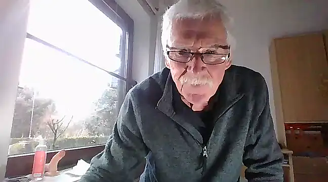 super-snoopy online show from February 2, 9:19 am