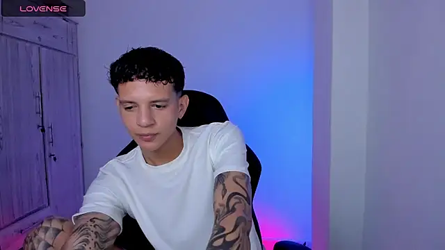 tylernova online show from May 28, 3:26 am