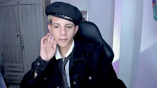 tylernova online show from January 12, 3:32 am