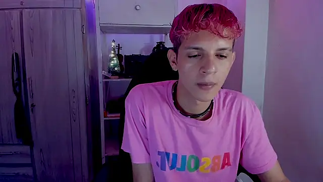 tylernova online show from December 3, 3:45 am