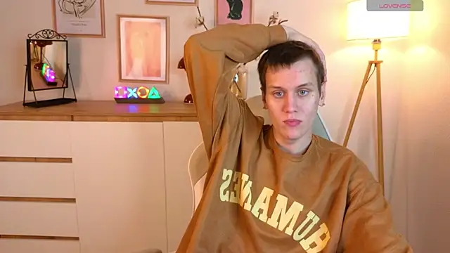 hun1er steele online show from October 18, 2:22 pm