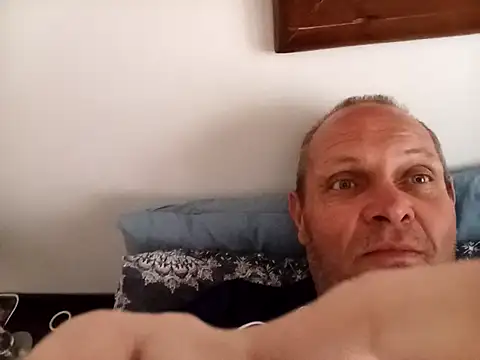 Snapshot of LyrateMarathon chatting on October 17, 9:35 am LyrateMarathon online show from October 17, 9:35 am