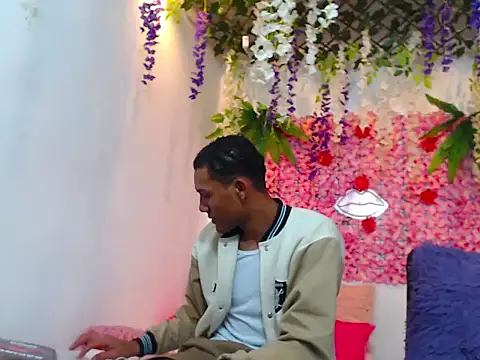 ADRIEL  VEGA online show from October 21, 4:15 am