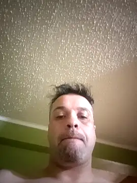 Snapshot of Tophe1 chatting on October 28, 5:10 am Tophe1 online show from October 28, 5:10 am