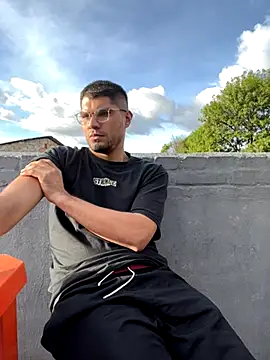 mirallesandbig online show from November 10, 9:42 pm