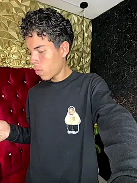 jhojan foxxx  online show from October 15, 7:21 pm