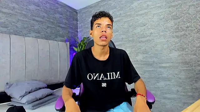 jhojan foxxx  online show from November 19, 8:30 pm