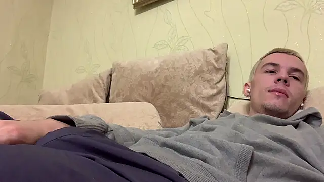 Jeremy1Scott online show from July 9, 5:33 am