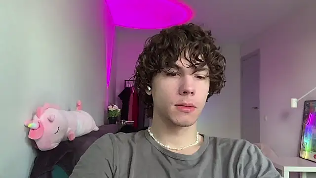 Jeremy1Scott online show from June 8, 5:41 am