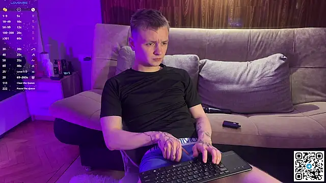 Logan mett online show from May 25, 6:03 pm