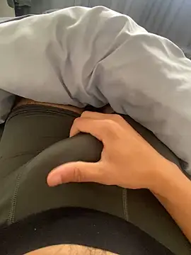 Snapshot of Rebeudeter_ chatting on October 14, 1:07 pm Rebeudeter online show from October 14, 1:07 pm