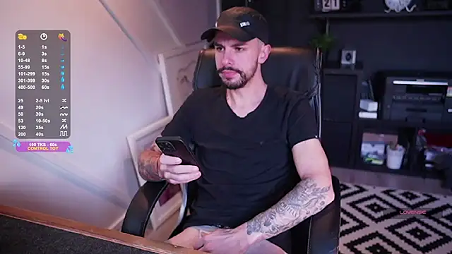 monsieurguitsxxx online show from December 22, 1:19 pm