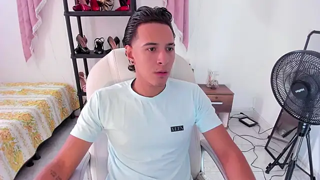 Hayden Boy  online show from November 1, 7:18 pm