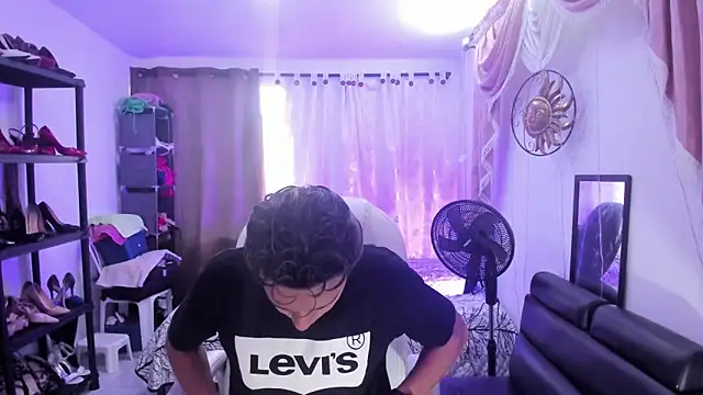 Hayden Boy  online show from December 5, 7:21 pm