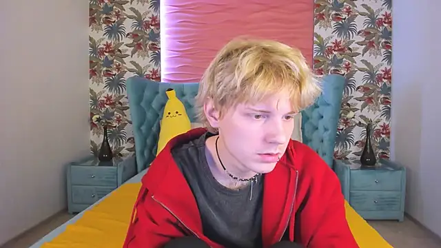 Snapshot of KevinMilky chatting on October 28, 2:52 pm KevinMilky online show from October 28, 2:52 pm