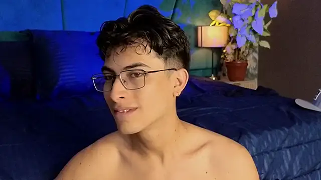 Aaron Eze online show from November 16, 9:17 pm