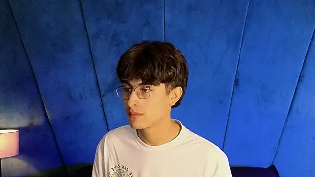 Aaron Eze online show from November 4, 10:11 pm