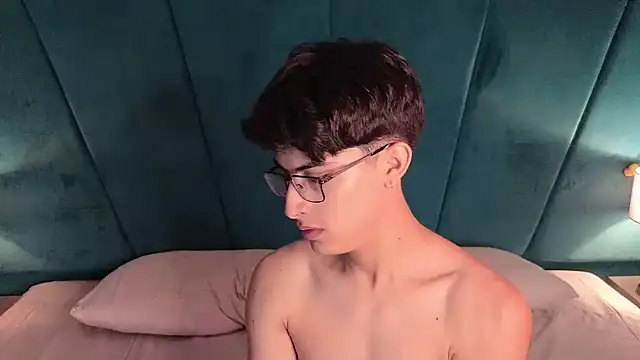 Aaron Eze online show from February 25, 12:11 am