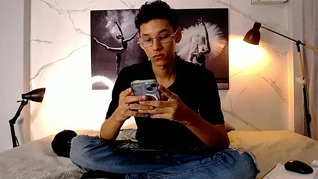 Snapshot of AQUARIUS_x chatting on October 16, 11:51 am AQUARIUS x online show from October 16, 11:51 am