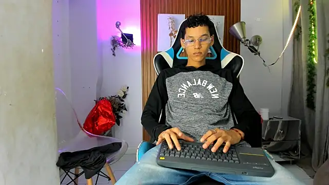 Snapshot of AQUARIUS_x chatting on October 20, 11:25 am AQUARIUS x online show from October 20, 11:25 am