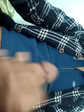 maxmishra18 online show from December 15, 5:26 am