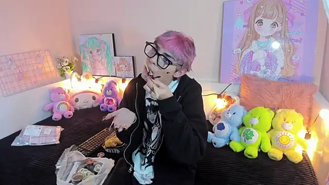 Strawberry Kitty  online show from November 30, 4:36 am