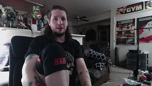 biggerisbetter12 online show from March 12, 2:08 am