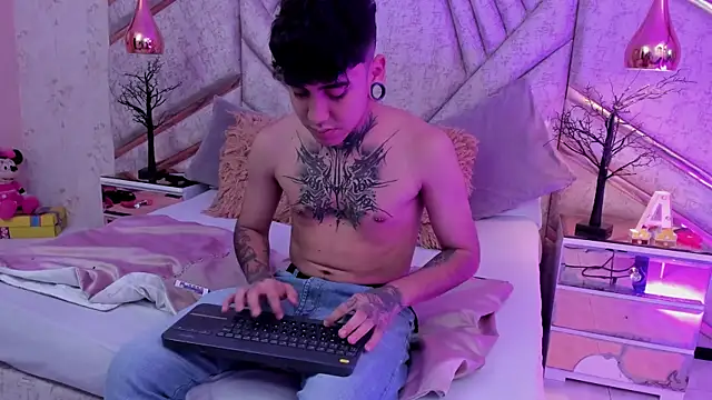 SantiOlsen online show from December 3, 12:22 pm