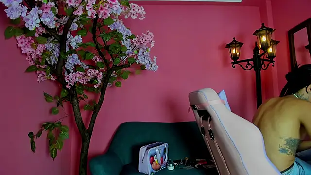 ArohomLester online show from February 28, 6:51 pm