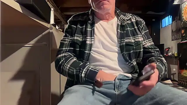 Kneetoe2025 online show from December 3, 10:05 pm