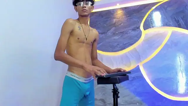 Sex Boy 33  online show from October 28, 5:43 am