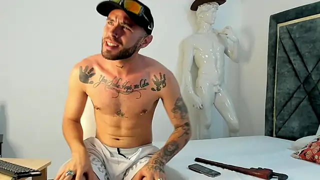 Snapshot of LukeSteel__ chatting on October 25, 7:15 pm LukeSteel   online show from October 25, 7:15 pm
