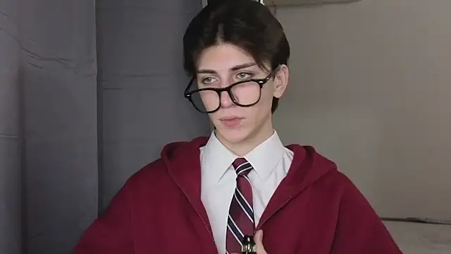 Oliver star boy  online show from November 9, 6:01 pm