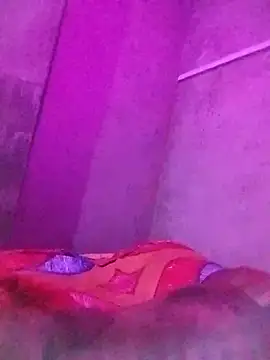 desicoupleNoon online show from October 31, 5:05 pm