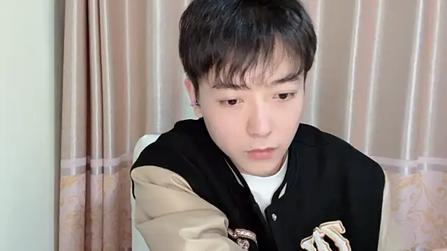 xiaoxiao1025 online show from November 29, 1:24 pm