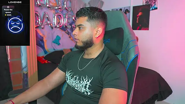 Tiler wolker online show from April 9, 7:09 pm