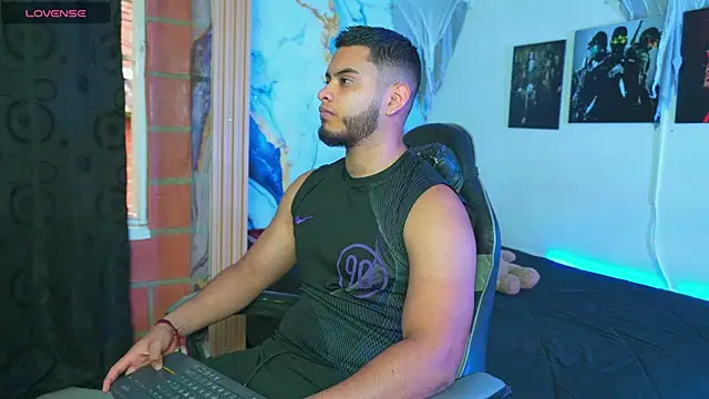 Tiler wolker online show from November 6, 10:24 pm