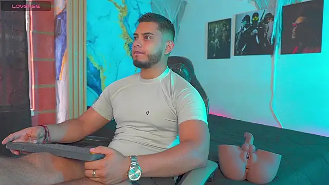 Tiler wolker online show from November 4, 8:10 pm