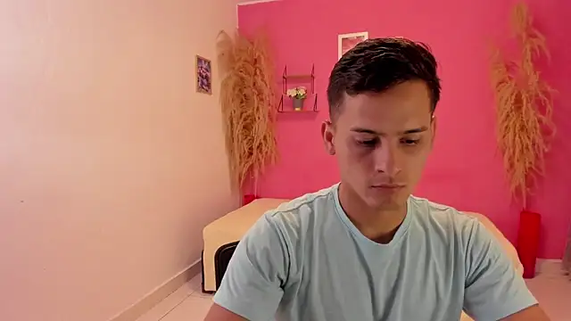 elmasmas01 online show from November 13, 11:52 pm