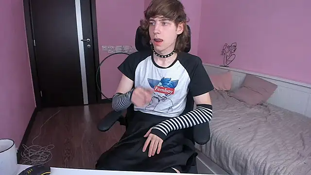 AvenGlow online show from November 22, 9:14 pm