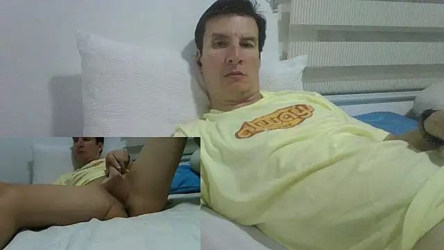 carliesexyman online show from October 29, 4:04 am