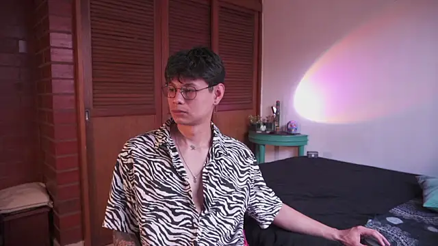 estmonnn online show from February 21, 9:49 pm