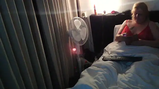 Sylviastar46 online show from December 20, 7:54 pm