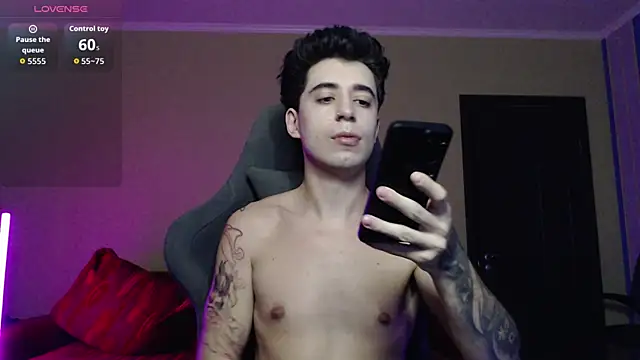 Yofukashii online show from November 25, 10:45 pm