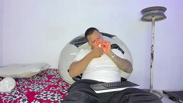 LucassFoster online show from November 12, 3:45 am